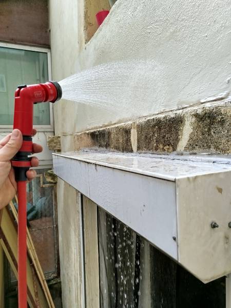 Aspersion sur façade suite infiltration dû à un défaut d'étanchéité à Saint-Aunès près de Nîmes