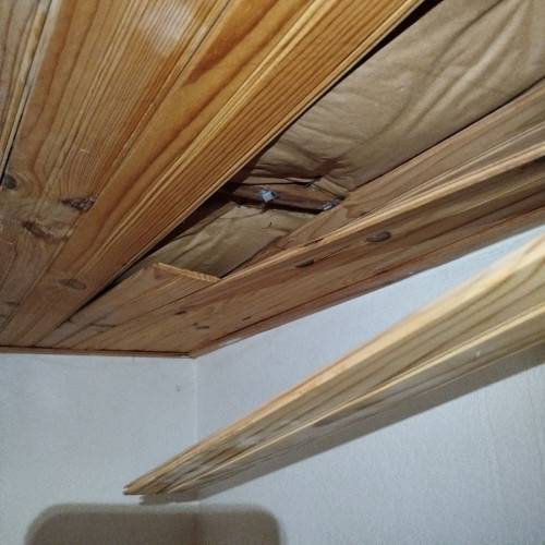 Fuite d'eau au niveau du plafond en bois à Sète et Montpellier
