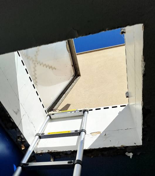 Infiltrations d'eau par le skimmer du toit plat au Grau du roi