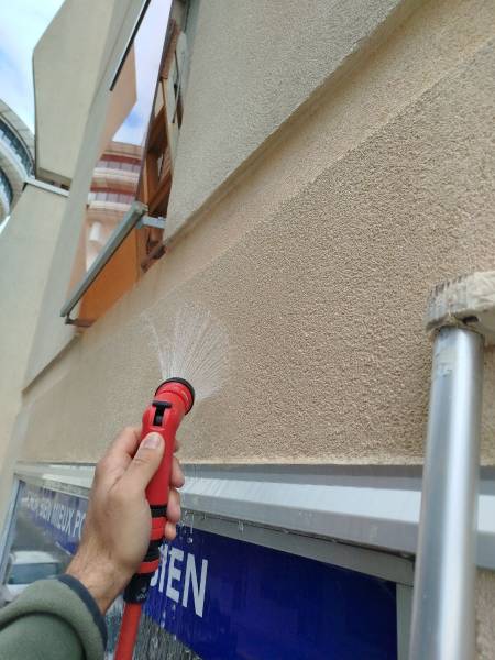 Recherche de fuite par aspersion et humidimètre dans local commercial suite à l’apparition de moisissure et de taches d’humidité sur Palavas-les-Flots proche de Mauguio