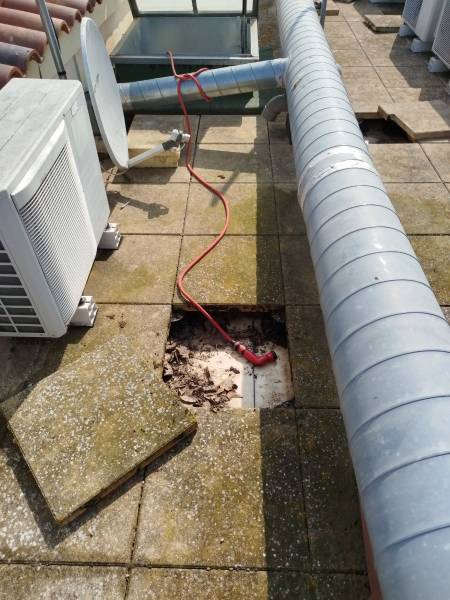 Recherche de fuite par mise en charge de toit plat dans un immeuble en copropriété  suite à l’apparition de moisissure et de taches d’humidité Balaruc les bains proche de Sète
