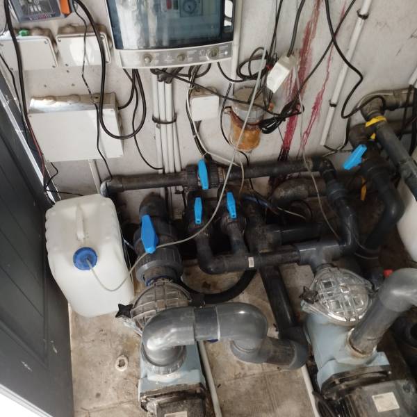 Recherche de fuite sur le bassin d’une piscine maçonnée et carrelée de 45m² à Servian proche de Béziers