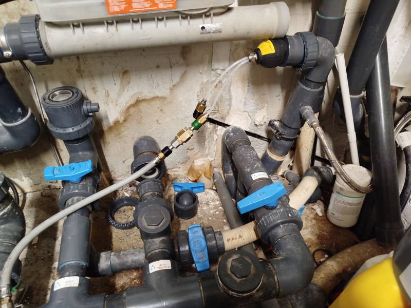 Expert en recherche de fuite sur une piscine maçonnée et carrelée de 25m² avec système de pompe à chaleur sur Aniane proche de Gignac