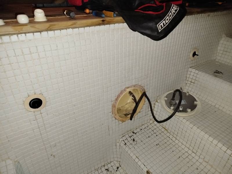 Spécialiste en recherche de fuite sur une piscine/spa de nage maçonnée et carrelée de 50m² sur Saint-Jean de Vedas proche de Montpellier