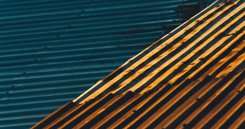 Infiltrations sur une toiture tôle d'un magasin de Mèze proche de Balaruc